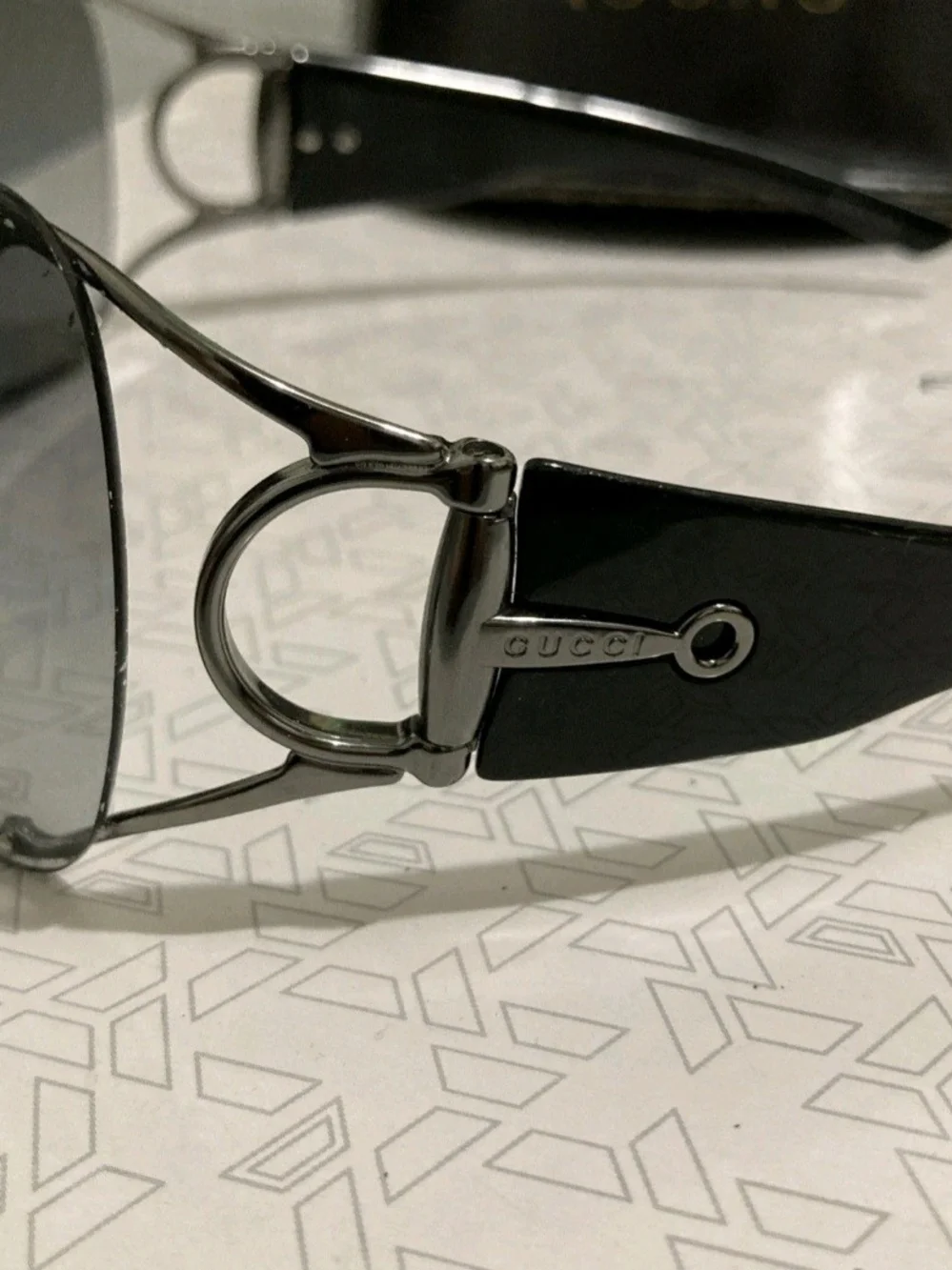 Gucci Black Frame Sunglasses with Gray Gradient Lenses and Logo Case - Picture 4 of 8